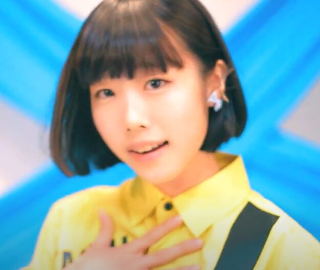 ①10代の頃のあのちゃんの顔写真・奥二重で目元が控えめ